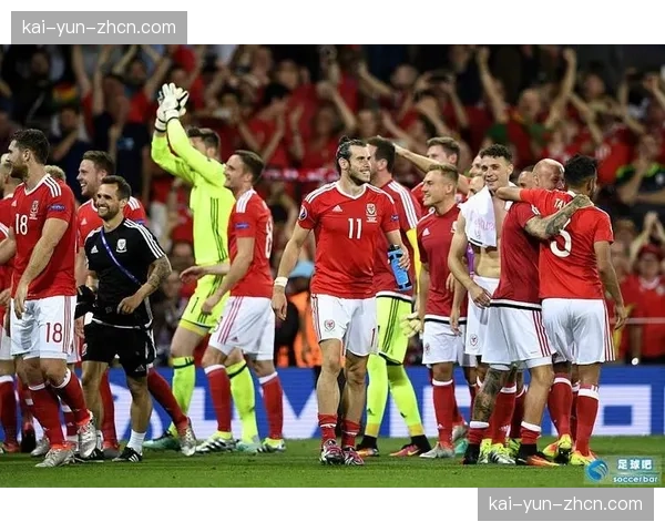 特写镜头：威尔士老将阿伦-温-琼斯国家队告别战，被替换下场时泪洒赛场