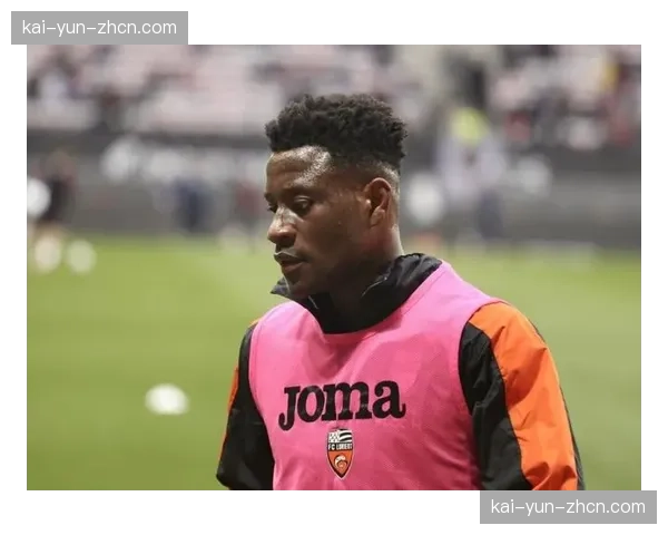 欧洲多队争抢洛里昂后卫夸西，转会费1000万欧引关注